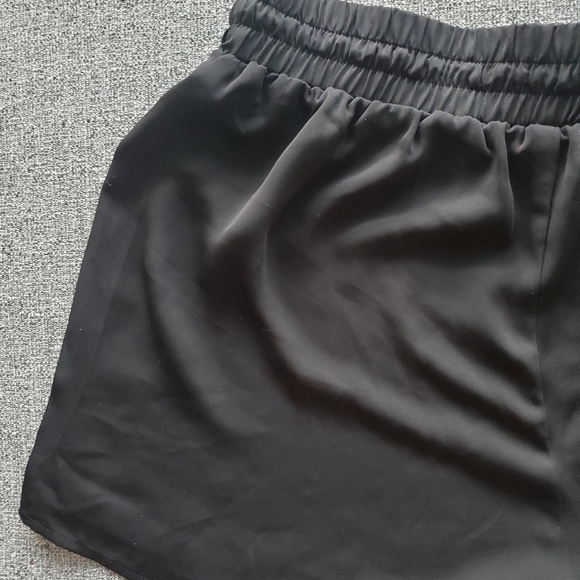 Aritzia Talula Black Shorts - Picture 7 of 10